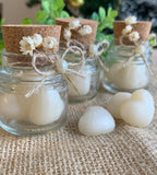 Potes de vidro com mini corações de sabonete