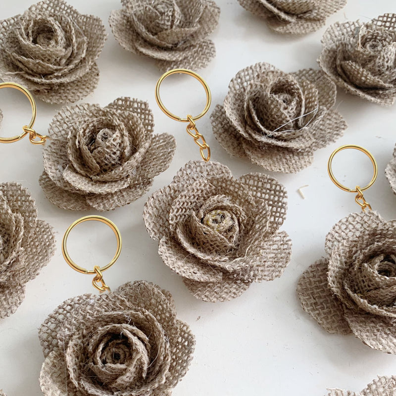 lembrancinhas de rosa de juta - chaveiro