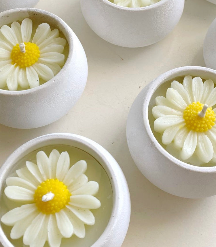 3 Mini vasos de 5 x 8 cm com margaridas velas lembrancinha e decoração