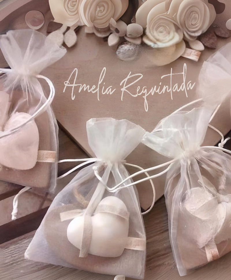 20 mini corações de sabonete perolizado liso com saquinhos de organza