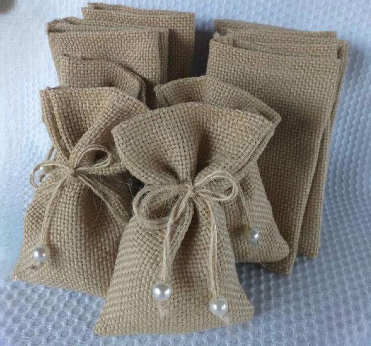 20 saquinhos de juta 10 x 15 cm com fios com detalhe de perolas