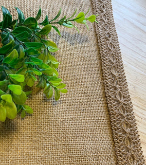 Caminho de Mesa juta com bordados 42 x 1,30