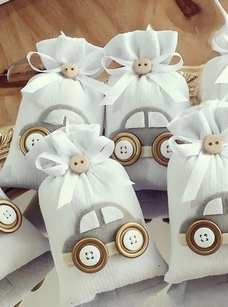 10 Saquinhos de etamine 10 x 15 cm com detalhe em carrinho de feltro e botões