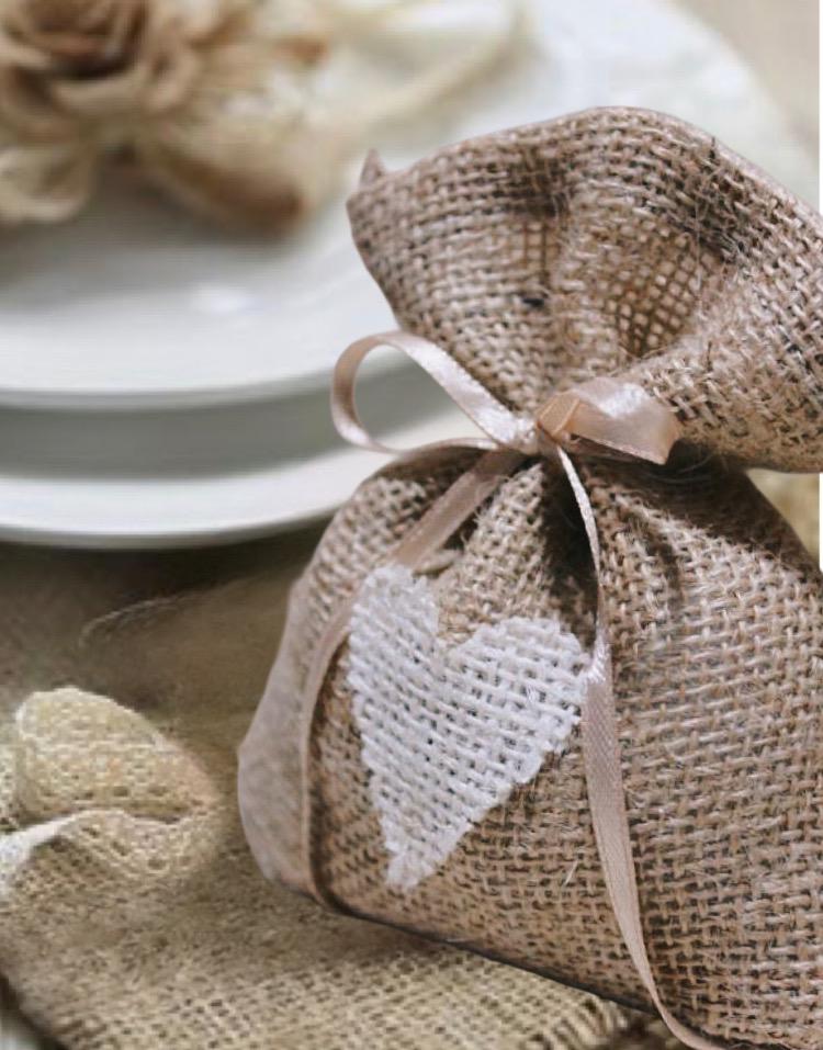 20 Saquinhos de Juta com Coração e Fita de Cetim, 10 x 15 cm