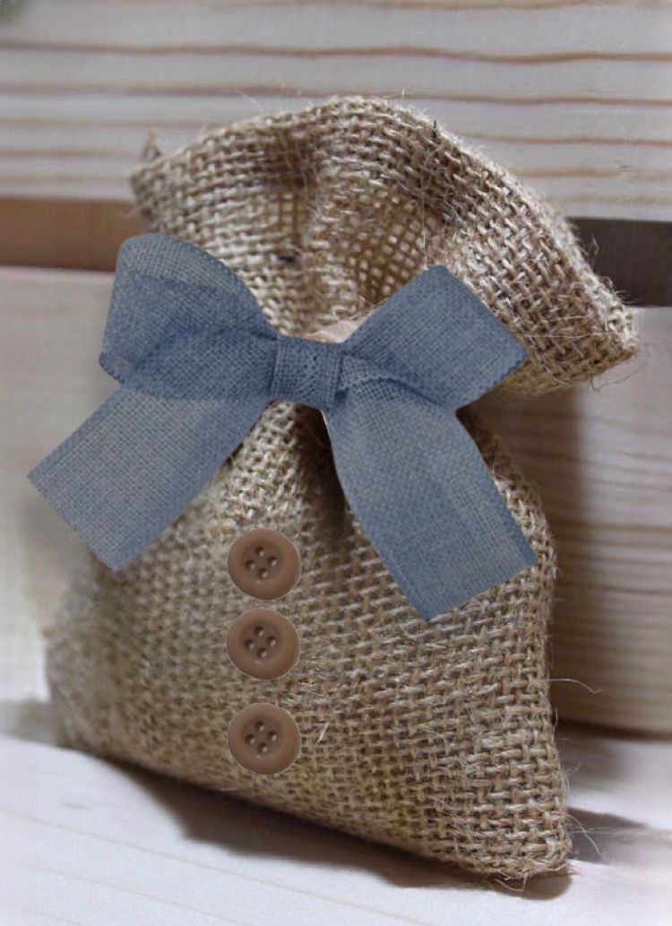 10 saquinhos de juta 10 x 15 cm com laço de juta e botoes&nbsp;