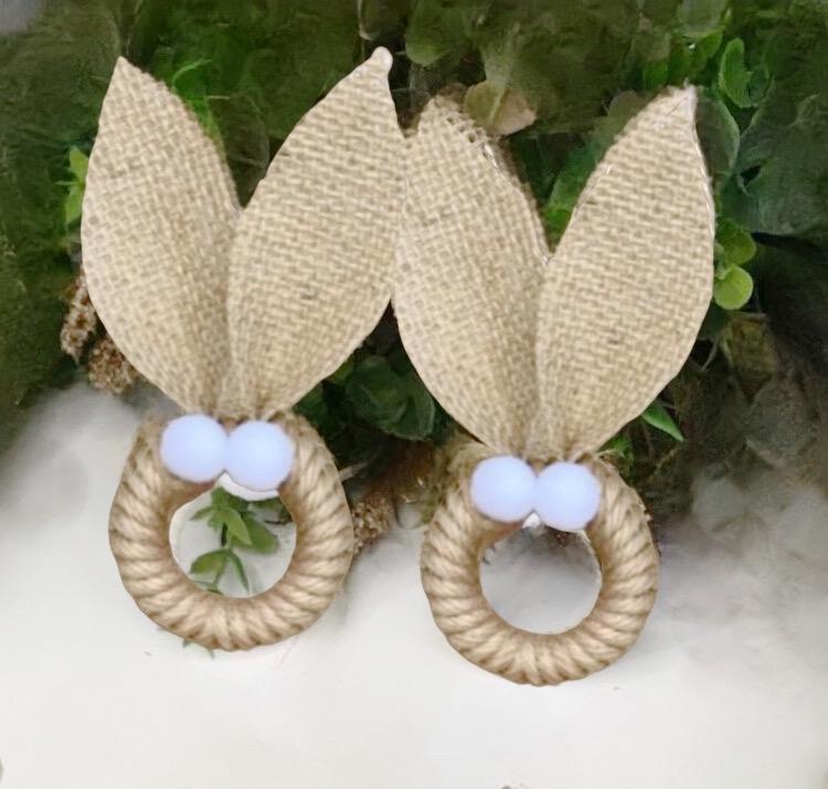 Porta Guardanapo Coelho de Juta com aro de madeira