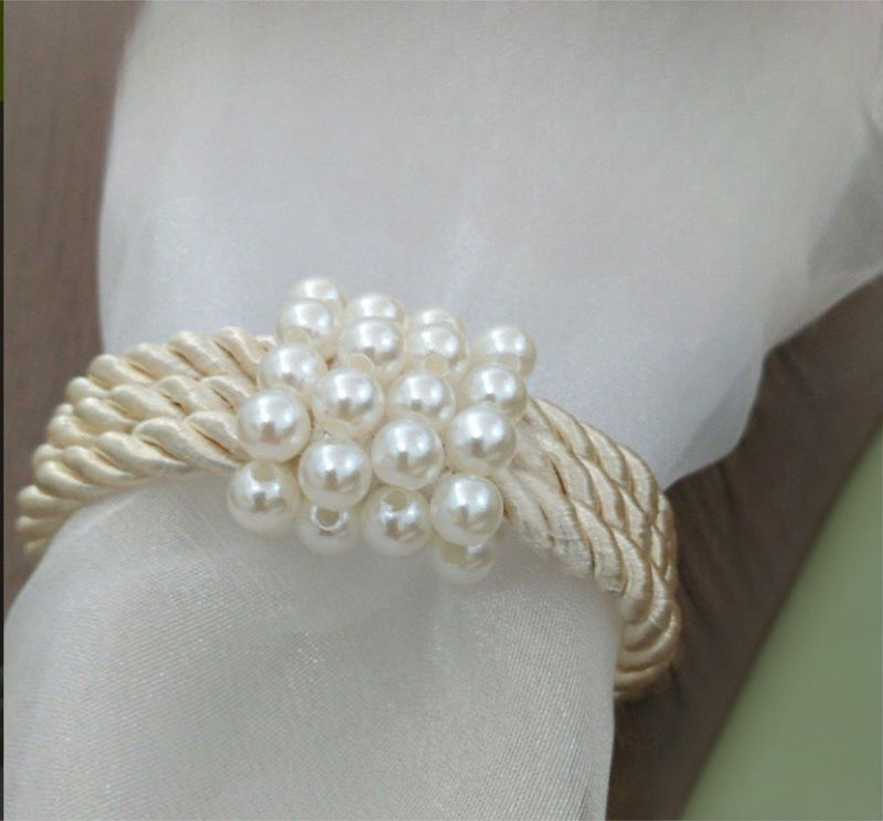 Porta Guardanapo de cordao trancado com perolas