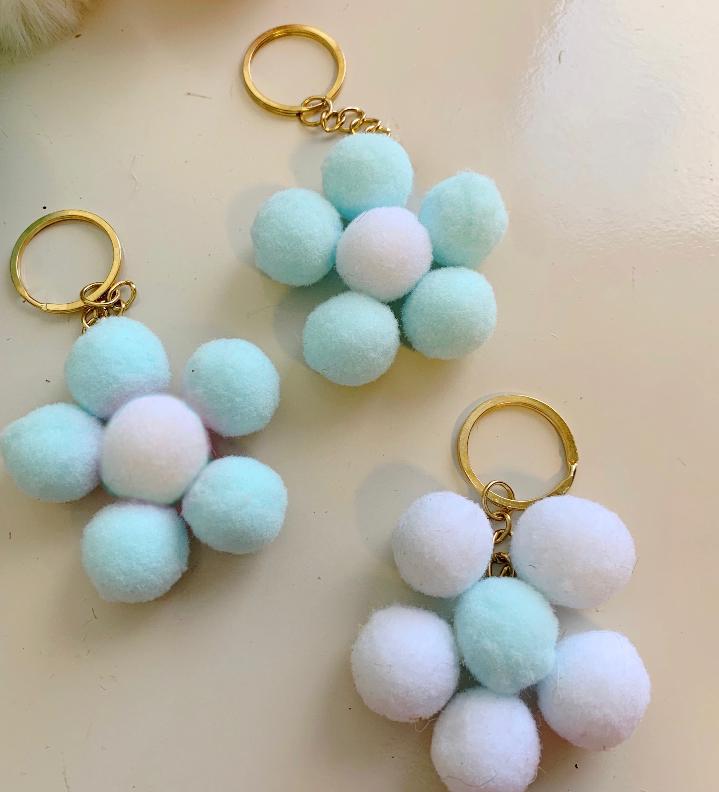 Chaveiro pompom azul 10 unidades