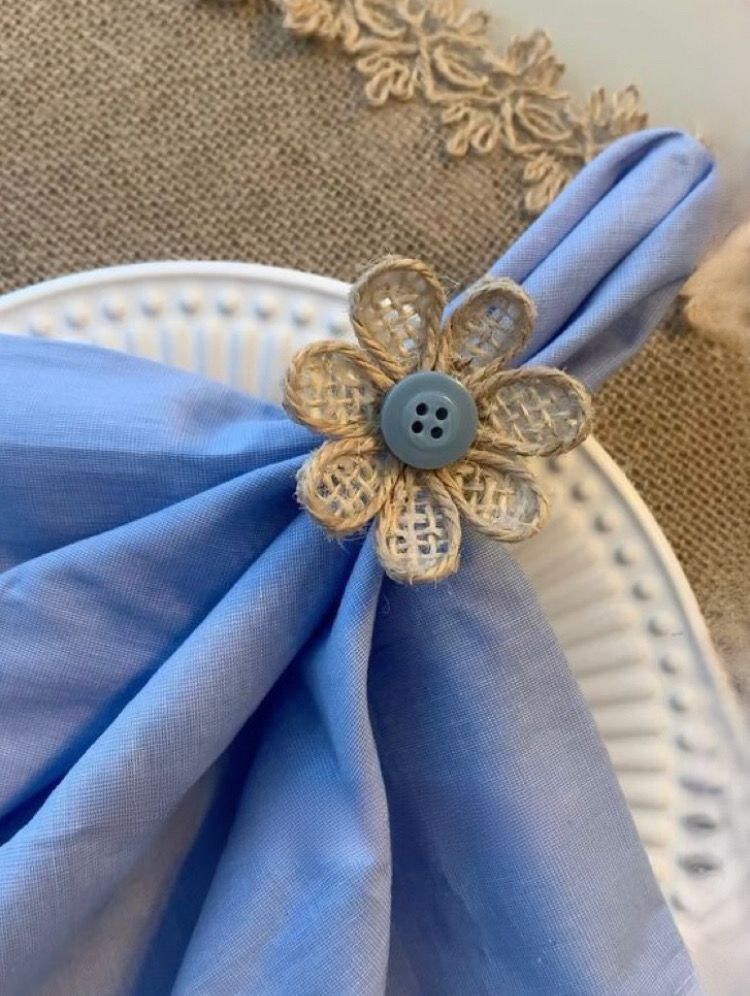 Porta Guardanapo Floral com Detalhes em Botao